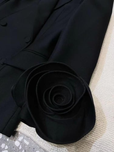 بدلة نسائية انيقة - متوفر بلونين