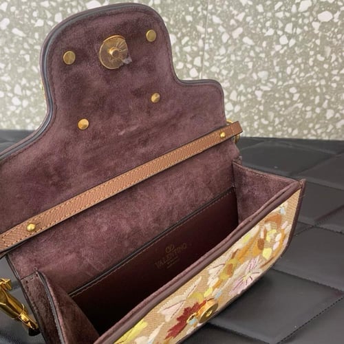 شنطة نسائية فالنتينو ميني