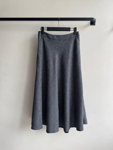 طقم جاكيت وتنورة نسائي