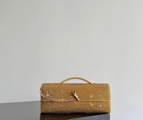 شنطة بوتيقا انديامو كلتش بلون ذهبي مميز