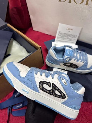 B57 Dribble Low-Top Sneaker