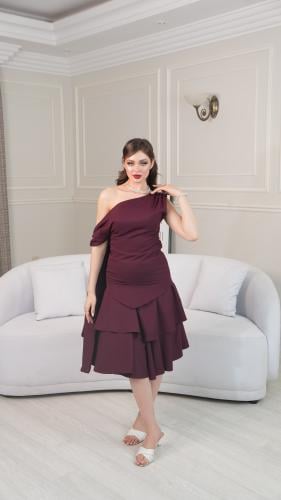 فستان سهرة برغندي مميز