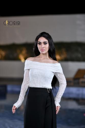 طقم نسائي أبيض وأسود بلمسة أنثوية راقية