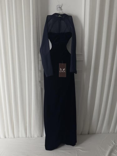 فستان كحلي مخمل جوخ وادنتيل واكمام جورجيت