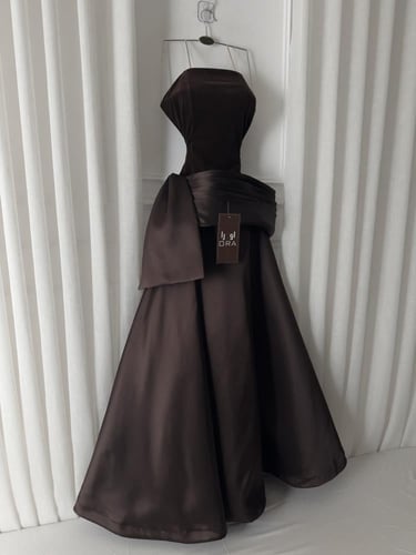 فستان موكا صدريه جوخ وميكادو