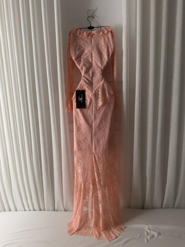 فستان بنكي دانتيل فرنسي مفصص