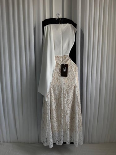 فستان اوف وايت صدريه باربي ودانتيل فرنسي