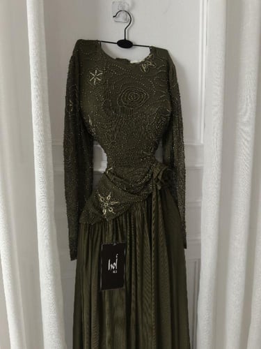 فستان زيتي صدريه شك مطرز وجورجيت