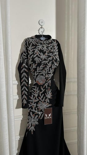 فستان اسود باربي مع تطريز يدوي راقي