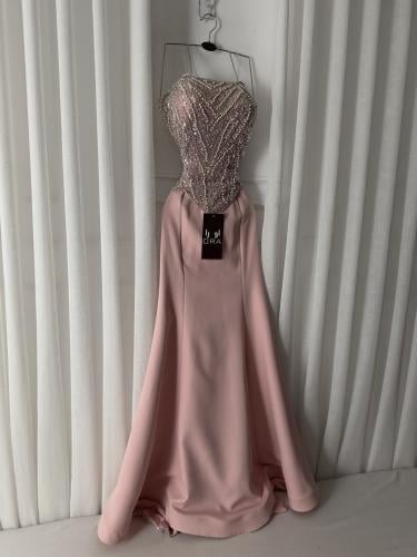 فستان لحمي باربي ذيل وتطريز يدوي راقي