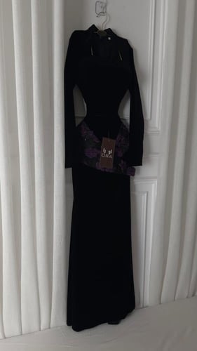 فستان اسود مخمل كوري وكلفه شك