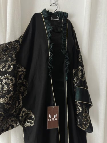 فستان اسود قطعتين كلفه