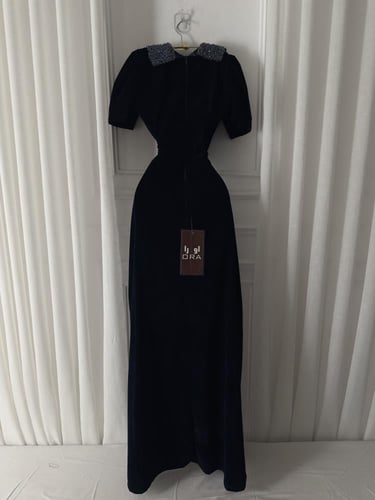 فستان كحلي مخمل جوخ وتطريز يدوي