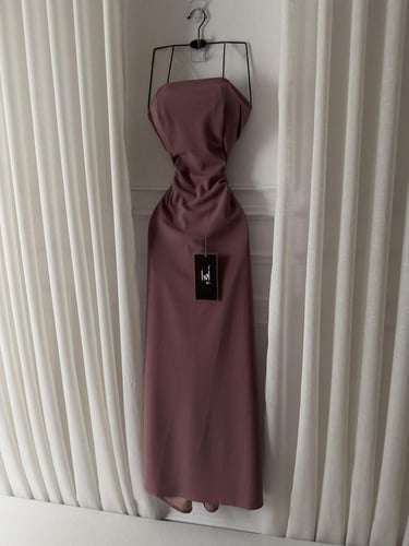 فستان لحمي قطعتين بطانه باربي وتل كمبيوتر فصوص وجو...