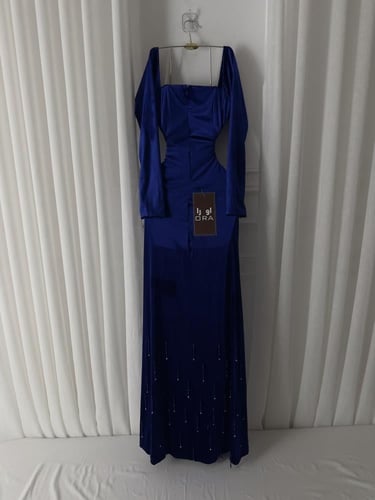 فستان مخمل كوري وتطريز يدوي لونين