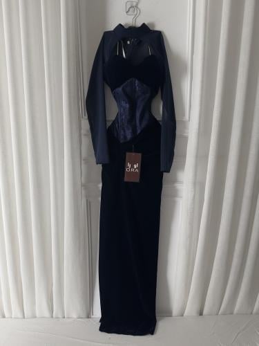 فستان كحلي مخمل جوخ وادنتيل واكمام جورجيت