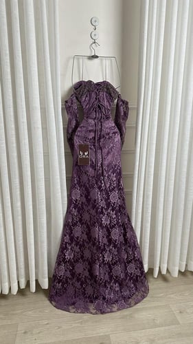 فستان دانتيل فرنسي وتطريز يدوي لونين