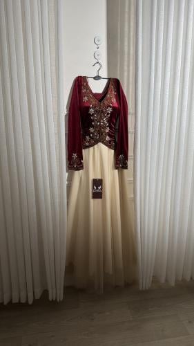 فستان صدريه مخمل وتطريز يدوي وباربي وتل تيواني