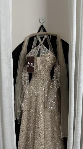 فستان بيج كلفه ترتر لول وشال تل تيواني