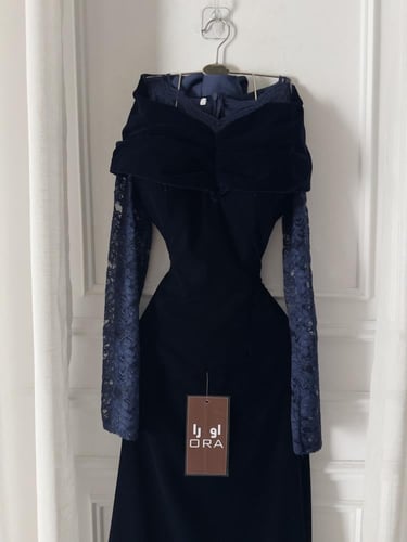 فستان كحلي مخمل جوخ ودانتيل فرنسي