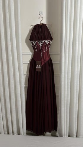 فستان برغندي جورجيت صدريه تفته مطرزه يدوي