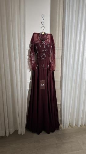 فستان برغندي جورجيت وتطريز