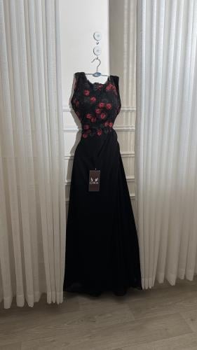 فستان اسود صدريه كلفه شك وجورجيت