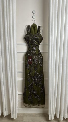 فستان زيتي كلفه شك سهره وشال باربي