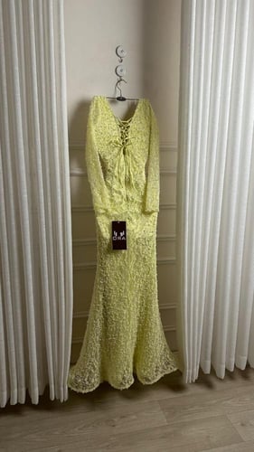 فستان ليموني كلفه شك دانتيل فرنسي