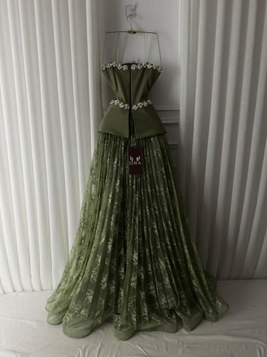 فستان تفاحي صدريه باربي وتطريز ودانتيل فرنسي كلوش