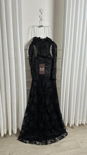 فستان دانتيل فرنسي وتطريز يدوي لونين