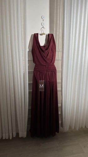 فستان عودي لمعه كسرات خصر