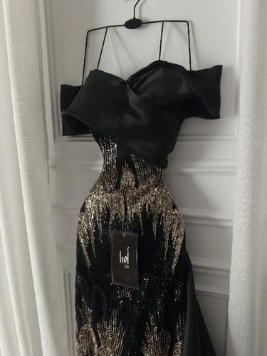 فستان عودي صدريه شك سهره وكسرات جزار كلوش