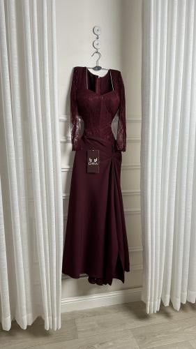 فستان عودي صدريه دانتيل فرنسي وباربي