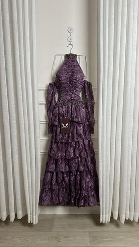 فستان موف دانتيل فرنسي طبقات وتطريز يدوي