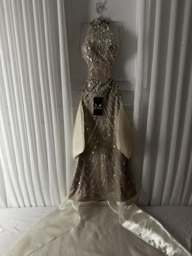 فستان بيج كلفه شك بالكرستال الاصلي وفنيكه وذيل جزا...
