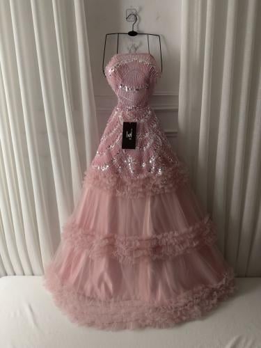 فستان وردي صدريه شك سهره وتل تيواني