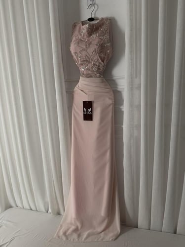 فستان لحمي صدريه شك وجورجيت