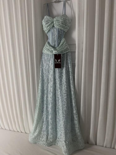 فستان سماوي كلفه شك دانتيل فرنسي