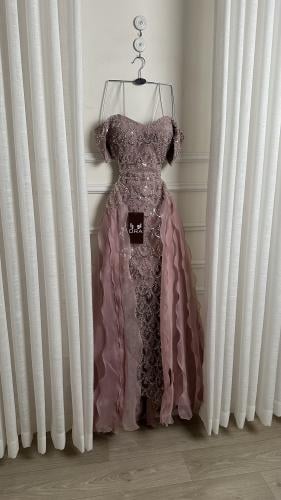 فستان لحمي كلفه شك سهره وذيل جزار