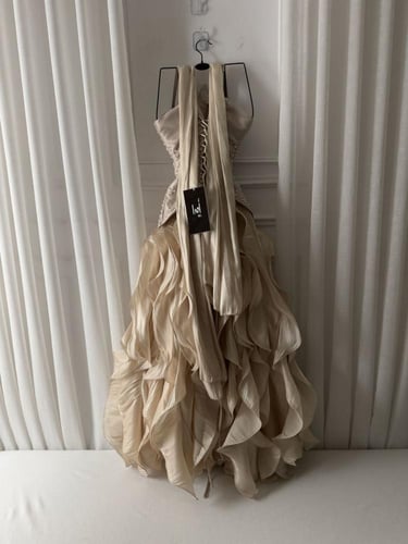 فستان بيج صدريه ميكادو وتطريز يدوي وكسرات كرنكل وش...