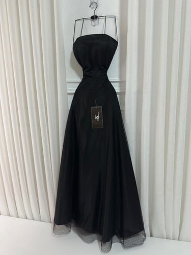 فستان اسود قطعتين جاكت تفته كوري وتطريز يدوي وتل ت...