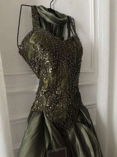 فستان زيتي صدريه شك سهره وكسرات كرنكل وشال كرنكل و...