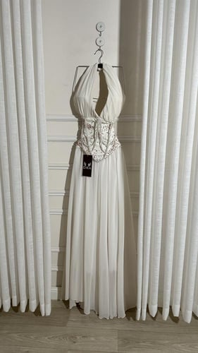 فستان سكري جورجيت وتطريز يدوي