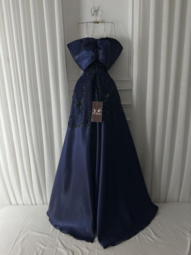 فستان كحلي كلفه شك سهره وذيل ميكادو لمعه