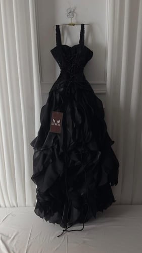 فستان اسود صدريه كلفه شك وكسرات كرنكل