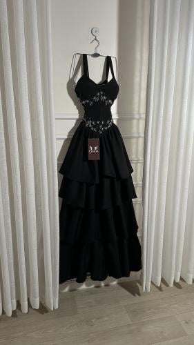 فستان اسود باربي طبقات وتطريز يدوي
