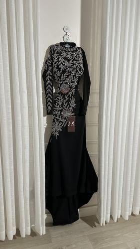 فستان اسود باربي مع تطريز يدوي راقي