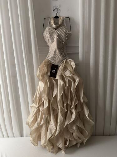 فستان بيج صدريه ميكادو وتطريز يدوي وكسرات كرنكل وش...