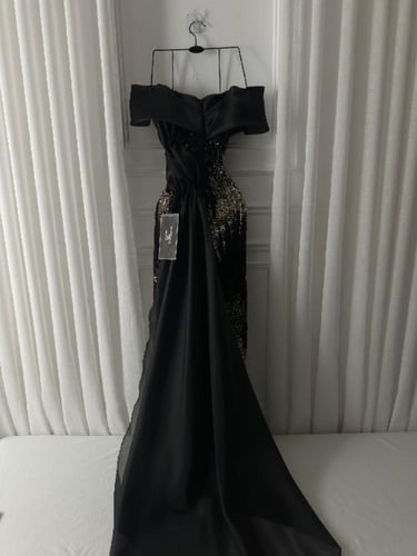 فستان عودي صدريه شك سهره وكسرات جزار كلوش